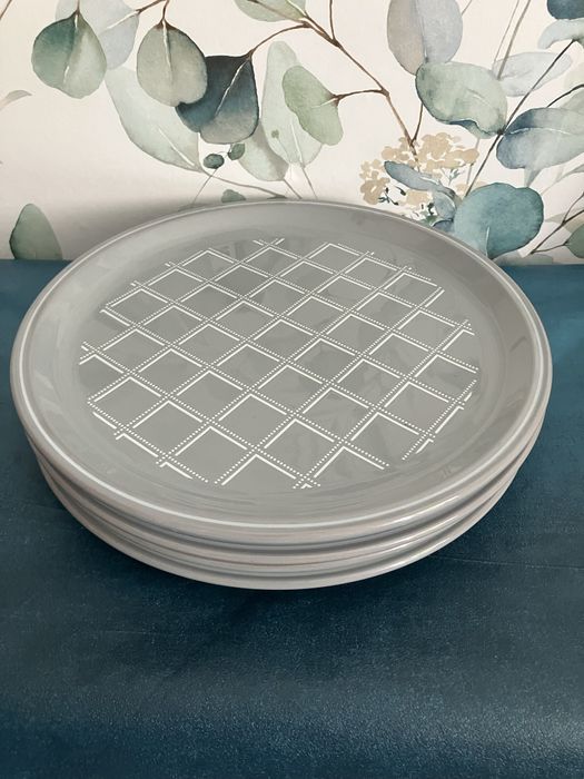 Talerze porcelanowe plaskie szaro-bialy wzor sred.26 cm  kpl
