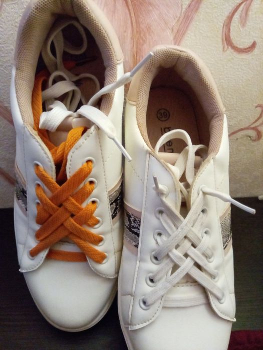 Белые кросовки 39