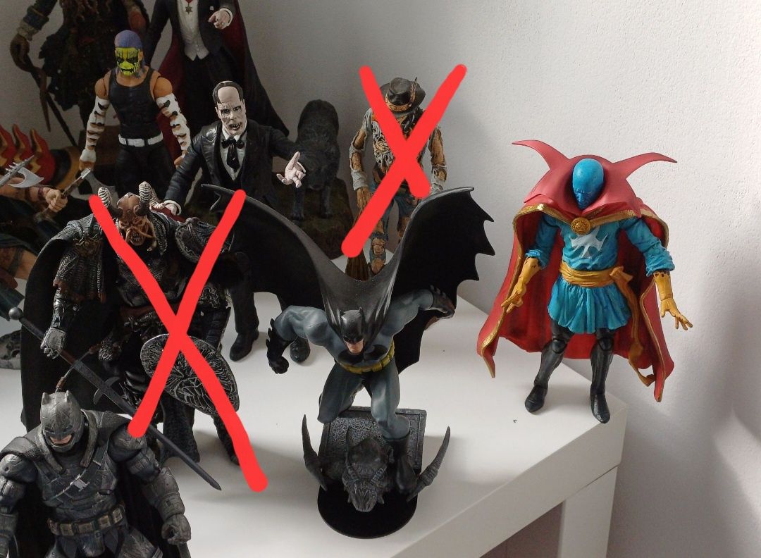 Lote de 14 action figures , vários universos