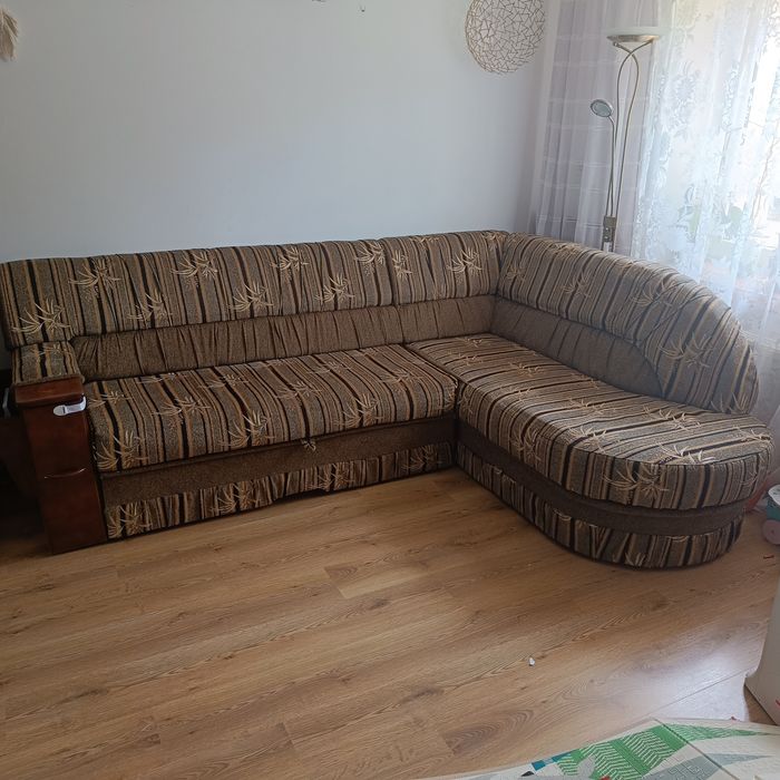 Narożnik z funkcją spania - wygodny zestaw do salonu