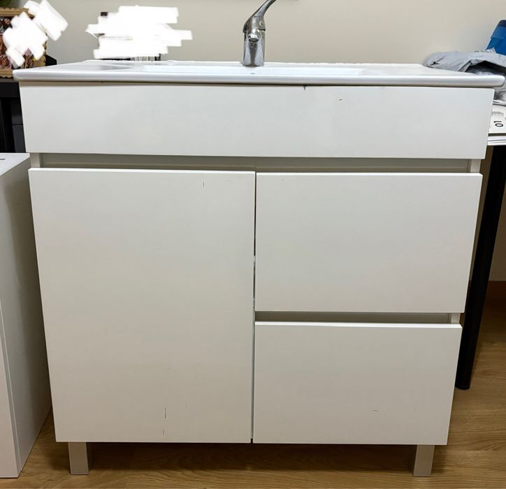 Movel de WC inclui lavatorio torneira movel suspenso e espelho