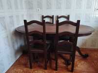 Mesa de madeira maciça com 4 cadeiras