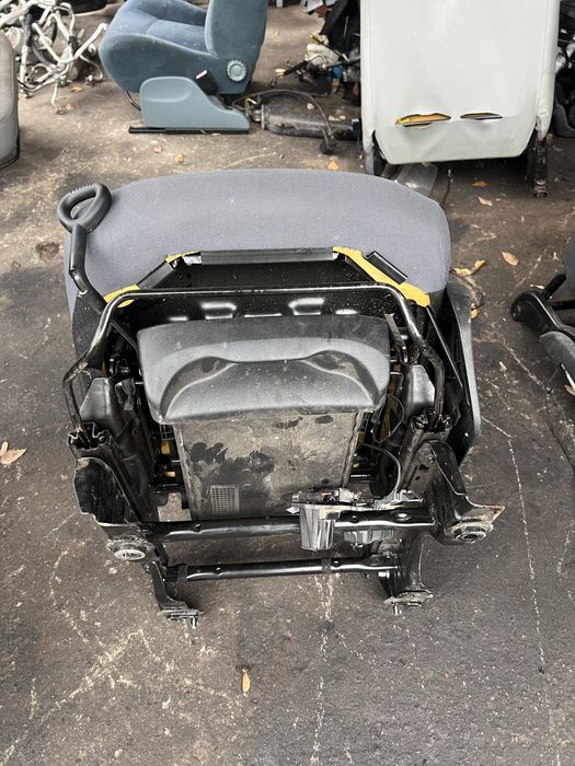 Продам сиденья берлигнго б9 кузов оригинал L