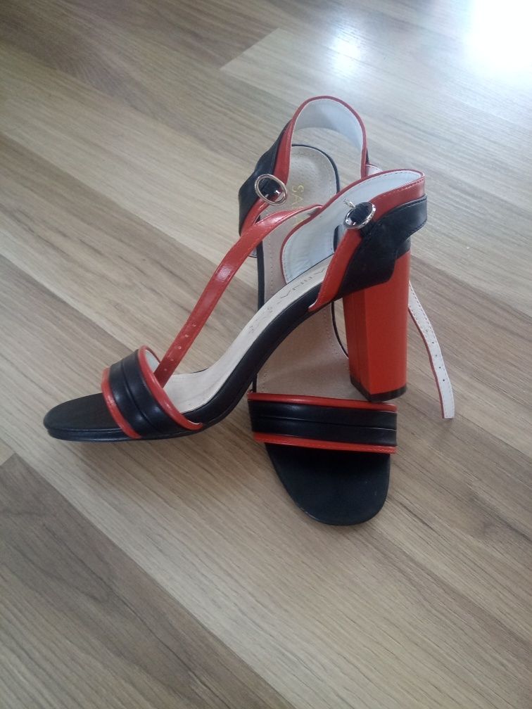 Buty na obcasie 37