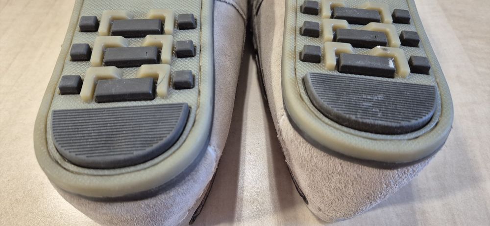 Мокасини нові з натуральної замші розмір 29см.