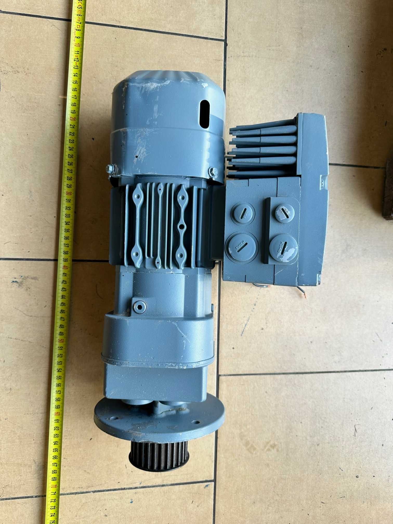 Motoreduktor, silnik sew z falownikiem 0,55 kw zakres obr 18-183