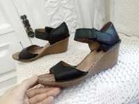 Clarks skórzane sandały damskie buty letnie koturn 35,5 czarne