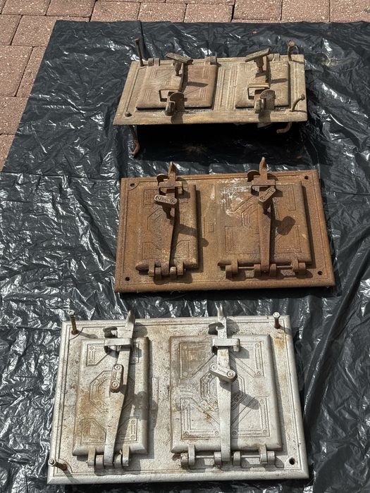 3x Drzwiczki żeliwne z pieca kaflowego w kamienicy