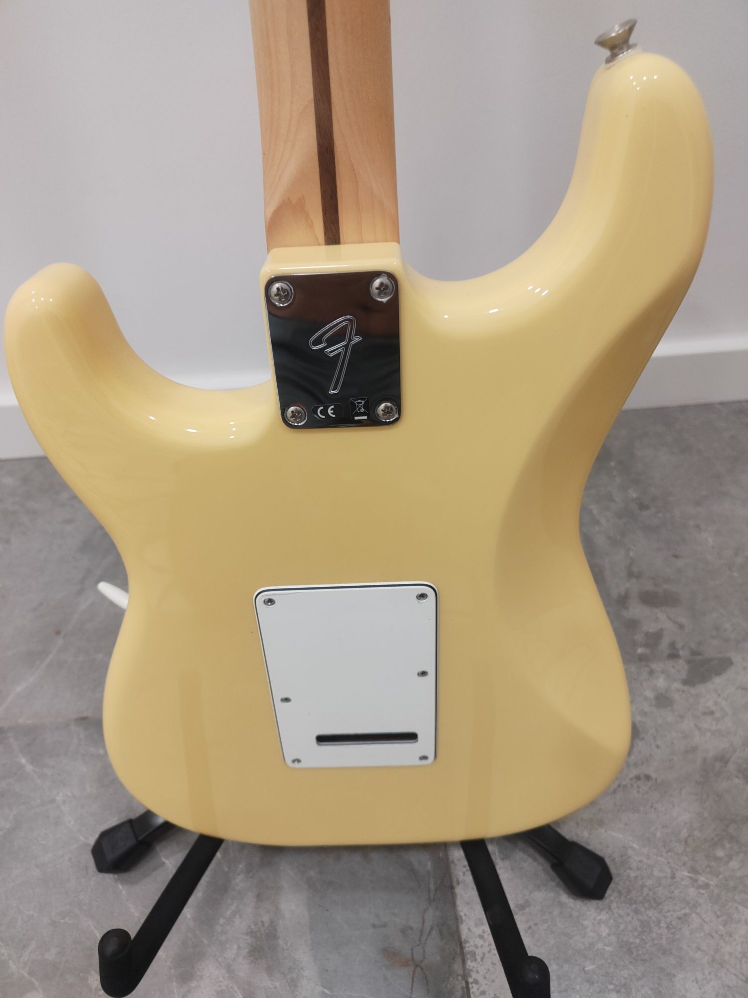 Fender player stratocaster buttercream klucze blokowane