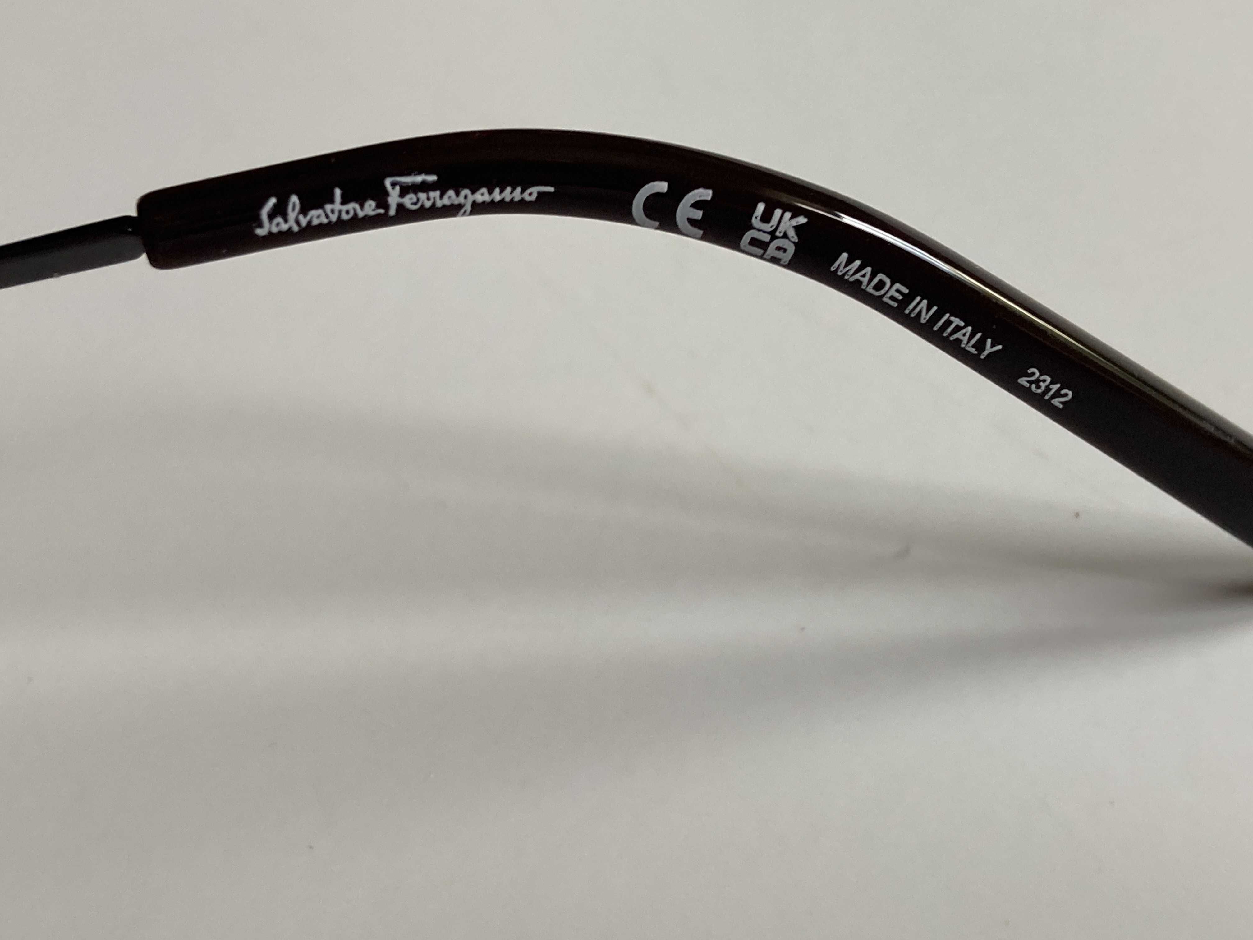 Salvatore Ferragamo SF226S  58 ekskluzywne okulary przeciwsłoneczne