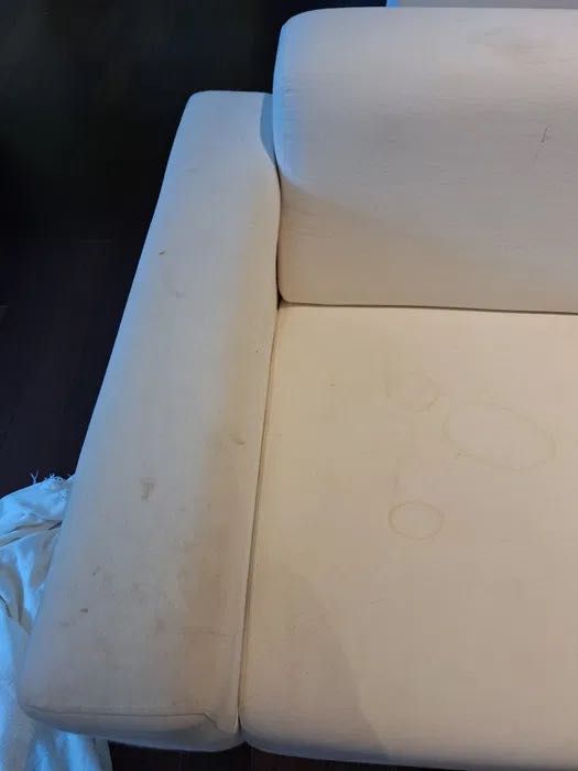 Sofa branco 2 lugares ( 145x70cm)