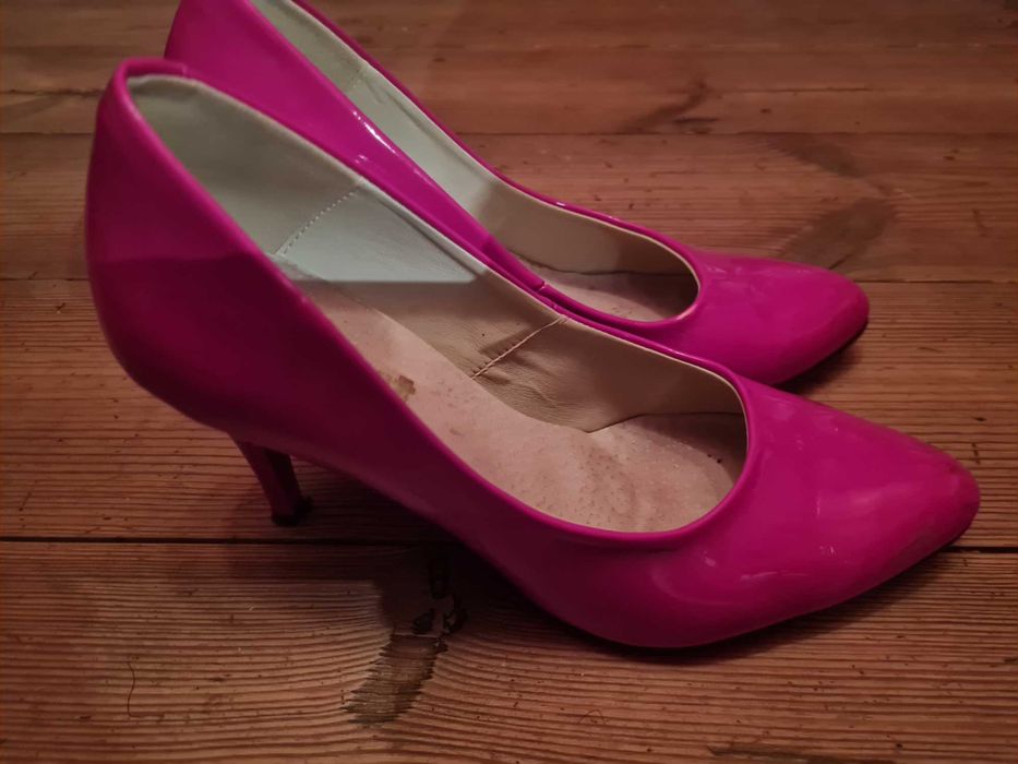 Różowe szpilki Insbut