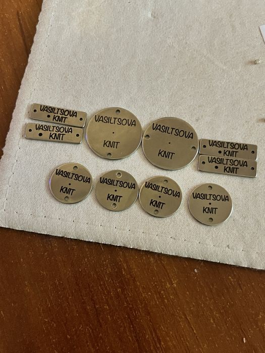 Гравіювання на бірках, жетонах, шкірі, металі, запальниці, прикрасах