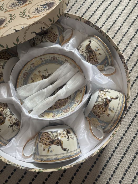 Zestaw porcelany z motywem pawia pozłacane elementy