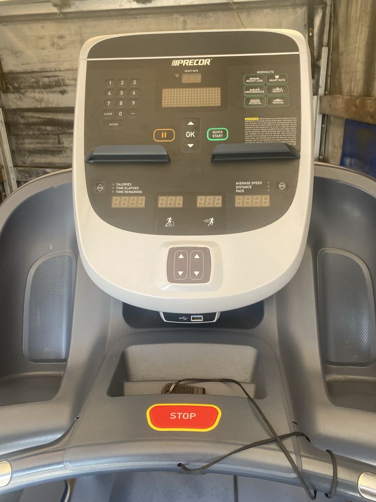 Bieżnia profesjonalna Precor TRM 811