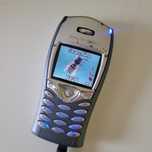 Sony Ericsson T68i z ładowarką - pierwszy model
