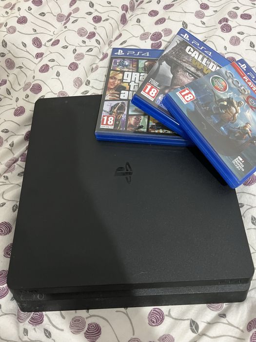 PS4 Slim 500 GB + 3 jogos (GTA V, COD WWII, God of War) — sem comando
