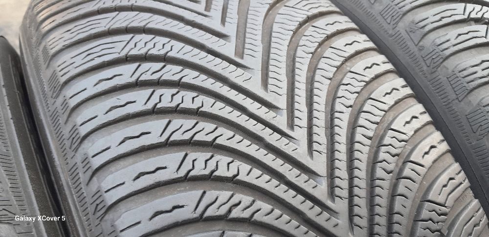 Opony Zimowe 225÷55÷17÷.MICHELIN.Cena 800 zł kpl-4 szt.Montaż.Wysyłka.