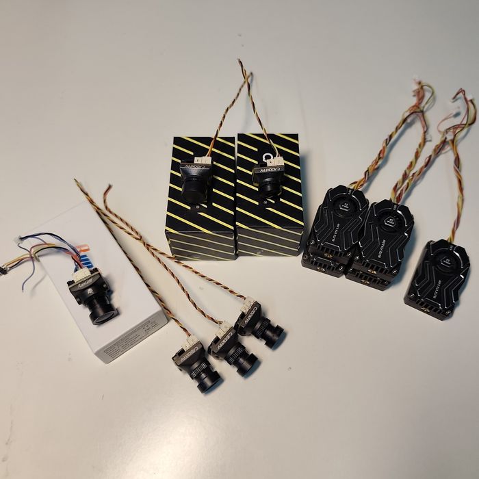 Аналогова ситема FPV, відеопкредавачі та камери.