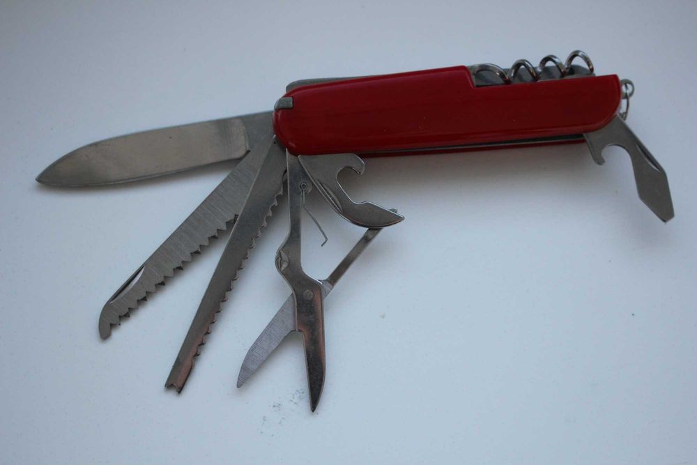 Кишеньковий ніж складний мультитул 11в1 ножиці, викрутак, пила, штопор