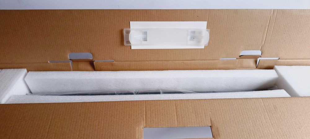 Monitor multimedialny LCD 32” 1920x1080p z pilotem wbudowane głośniki