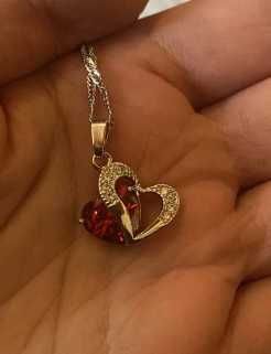 Naszyjnik w kształcie serca z brokatową czerwoną cyrkonią
