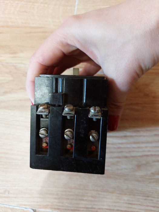 Автоматический выключатель АЕ 202 ЗФ, 4А. 220-380V