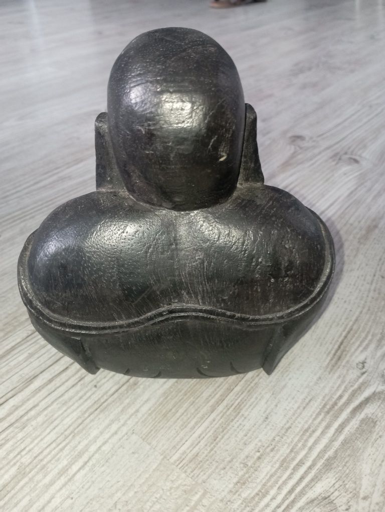 Budda  z drewna figurka