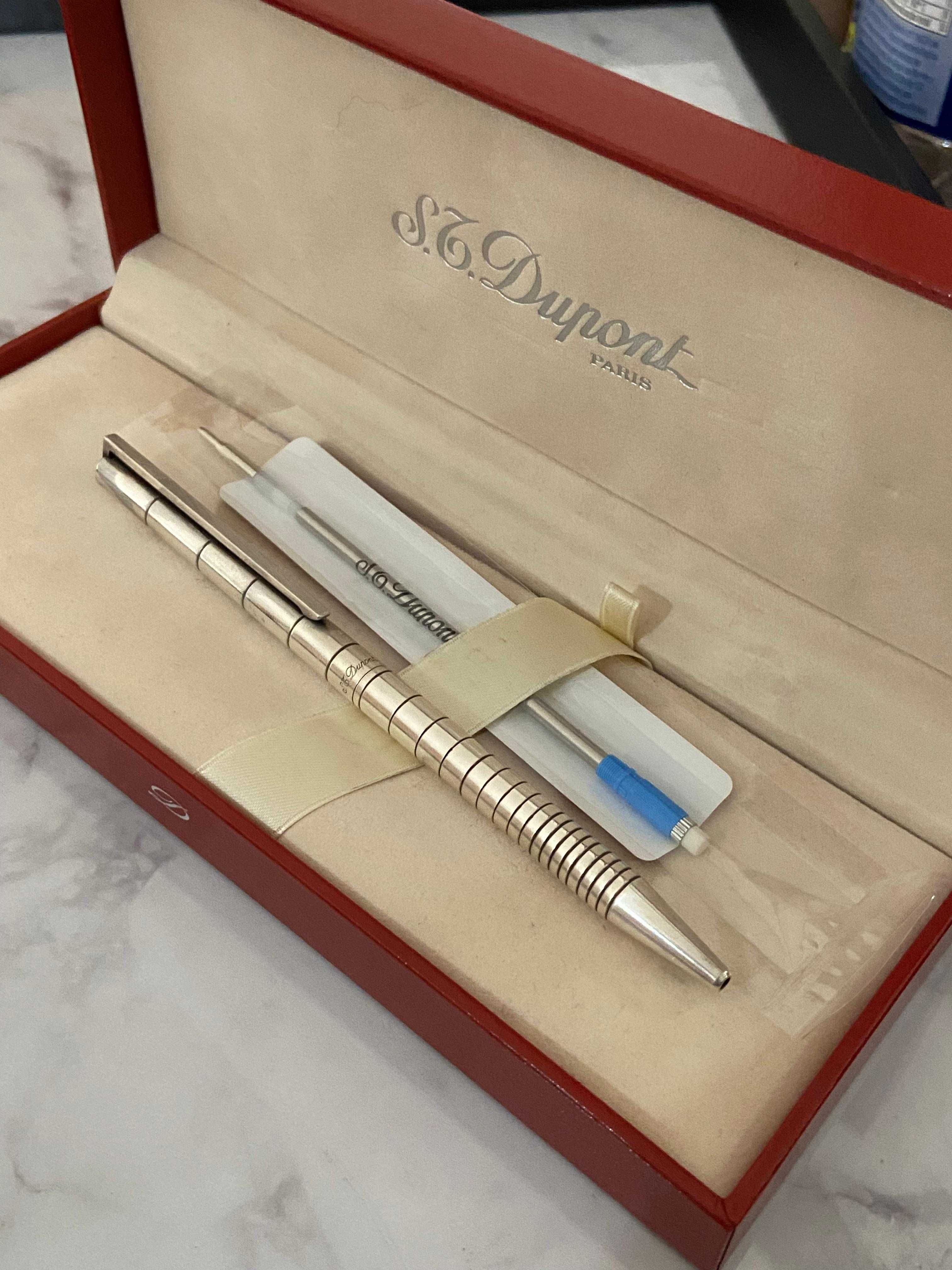 Caneta ST Dupont Esferográfica Banhada a Prata Com Caixa