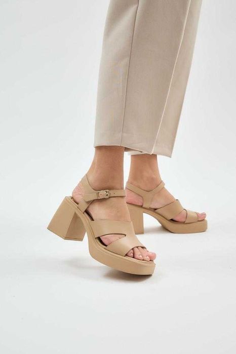 Шкіряні бежеві босоніжки жіночі 39р LONZA