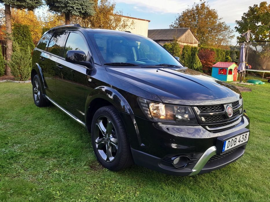 Fiat Freemont 2.0MultiJet16V170KMAllradCrossAWDParktKameraSkóraNaviDVD7osobModel2016