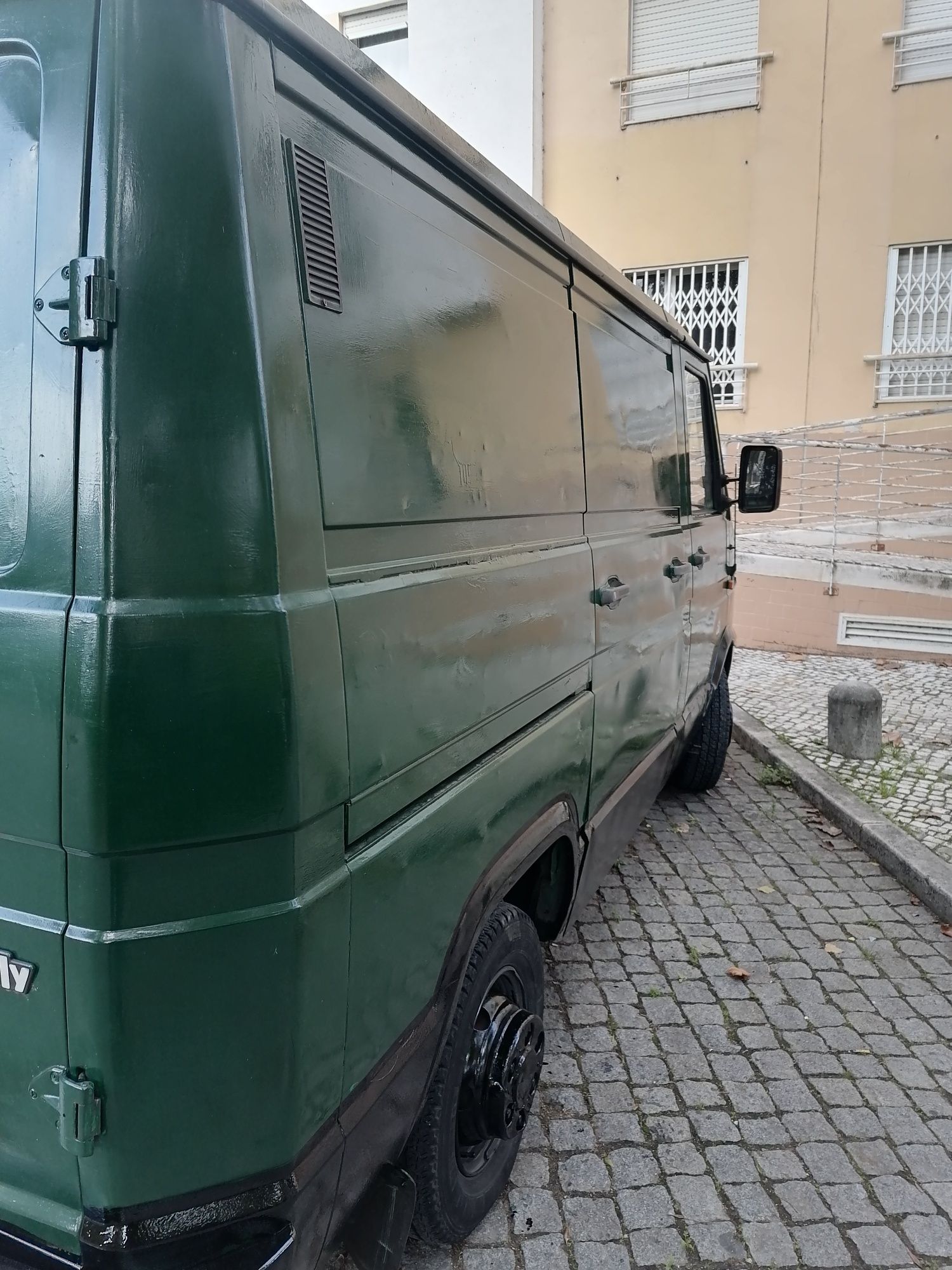 Carrinha iveco a trabalhar