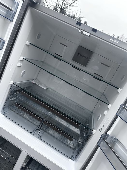 Lodówka SHARP French Door z funkcja paczkowania prożniowego w drzwiach