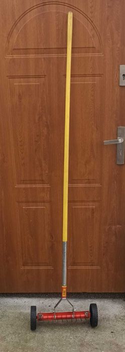 Wertykulator ręczny na kółkach Wolf używany