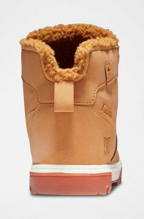 Botas forradas em couro