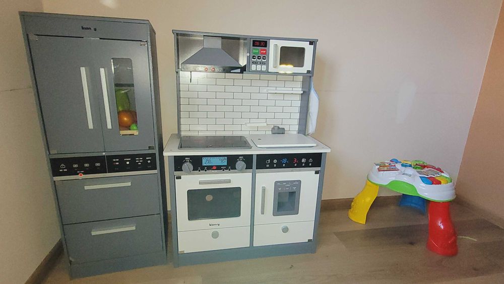 Kuchnia zabawkowa kienvy z dodatkową lodowką