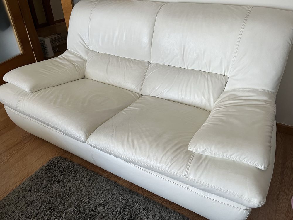 Sofá 2 lugares branco em pele