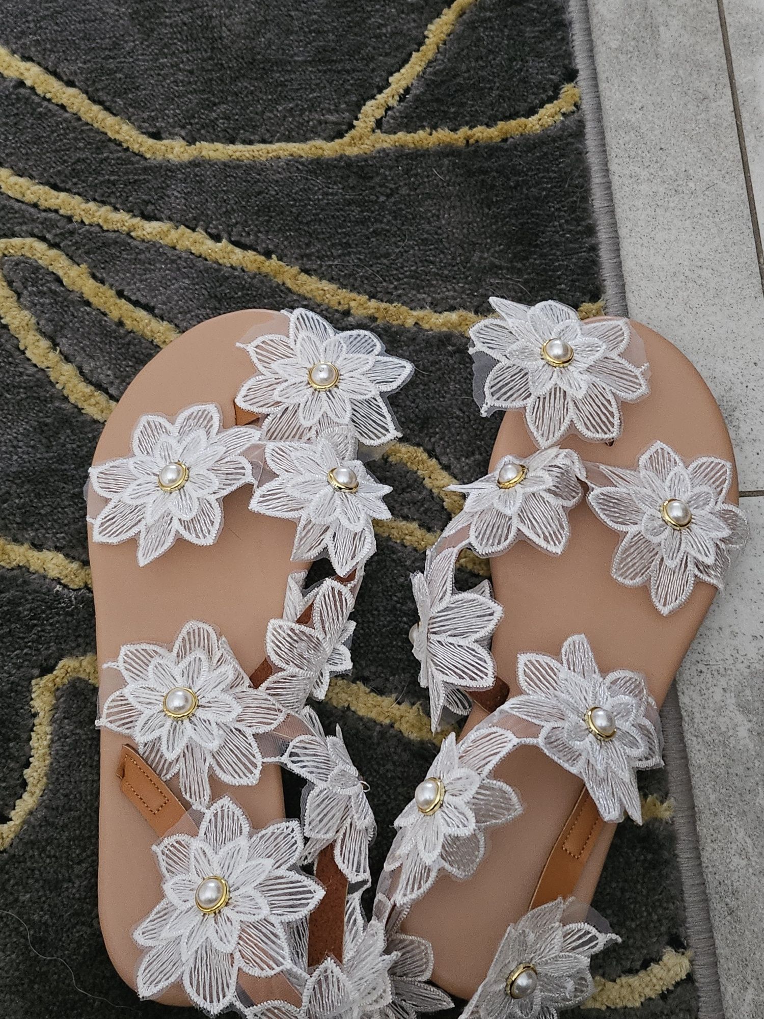 Sandalki piękne kwiaty.