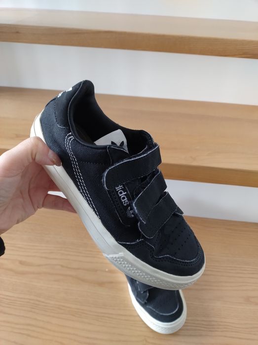 Czarne trampki Adidas 33 na rzepy biała podeszwa