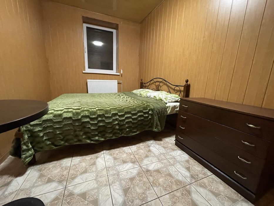 Без % сдаётся 2к дом  для семьи до 4 человек.