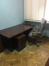 Офісні меблі Merx - стіл керівника та шафа для одягу (вживані)