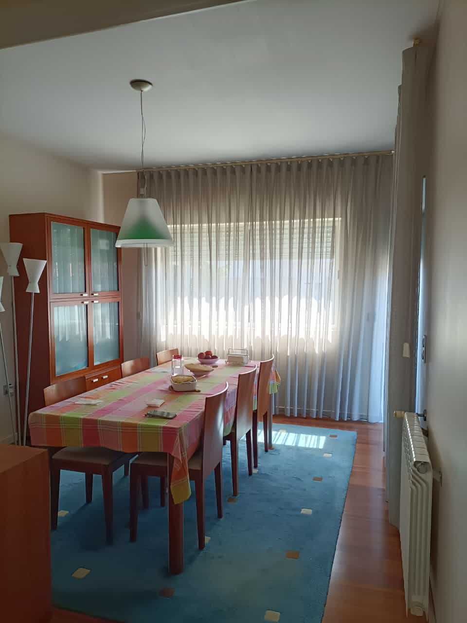Alugo quarto para rapariga a estudar no Porto