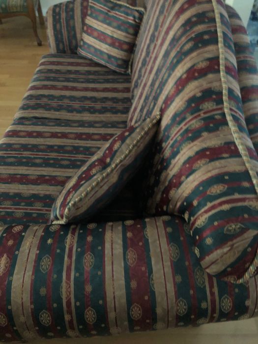 Sofá de tecido usado (comprado em Paços de Ferreira).