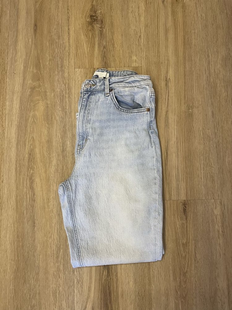 Jasne jeansy hym