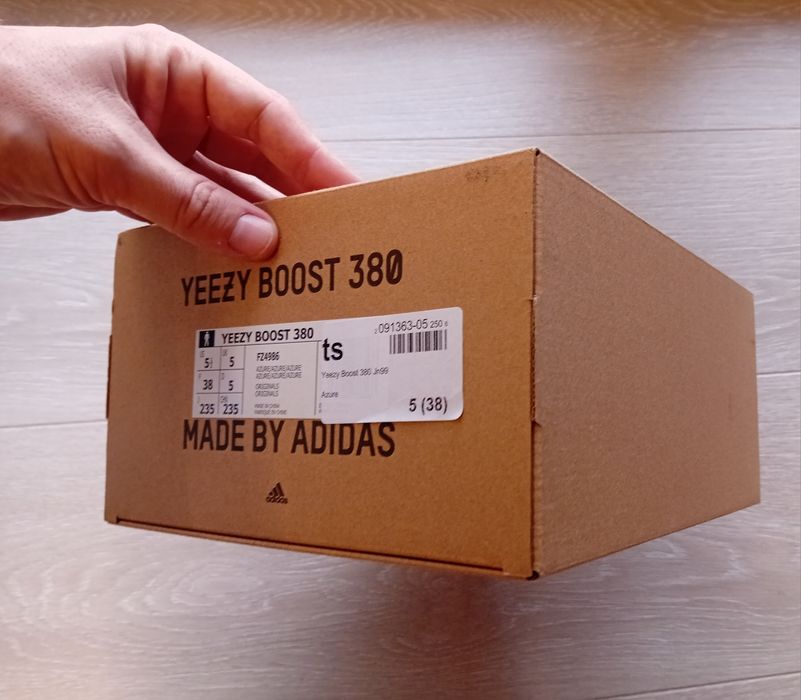 Pudełko po butach Adidas Yeezy Boost 380 BDB 38