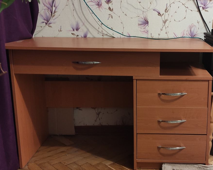 Продам письмовий стіл
