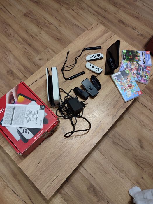Nintendo switch OLED zestaw plus 3 gry