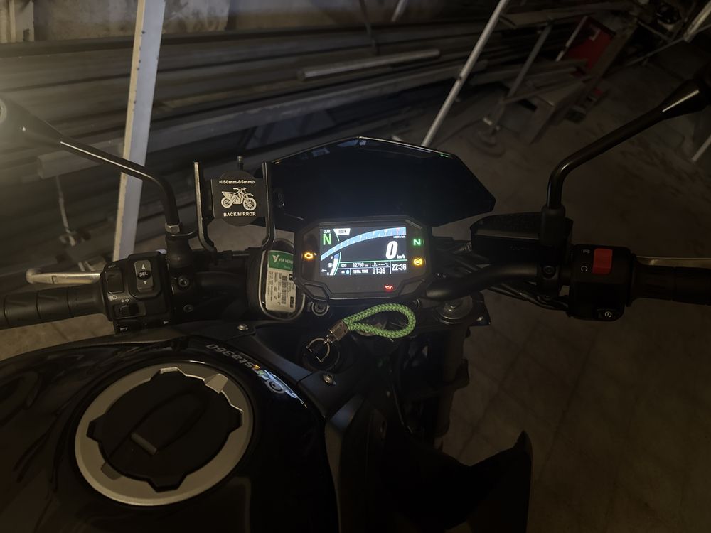 Moto Kawasaki Z900 – 2023 – Como nova | Extras incluídos