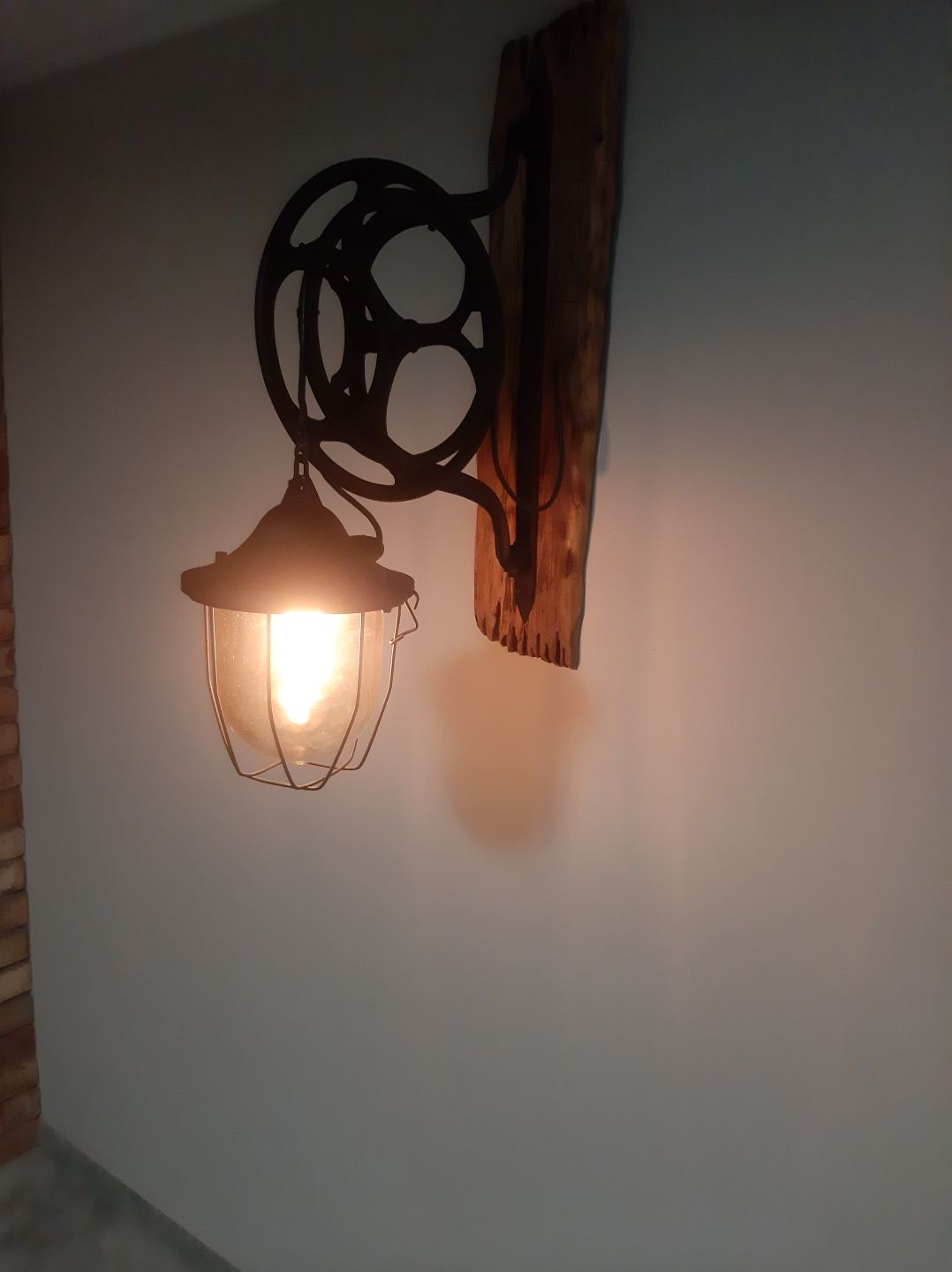 Lampa kinkiet industrialny