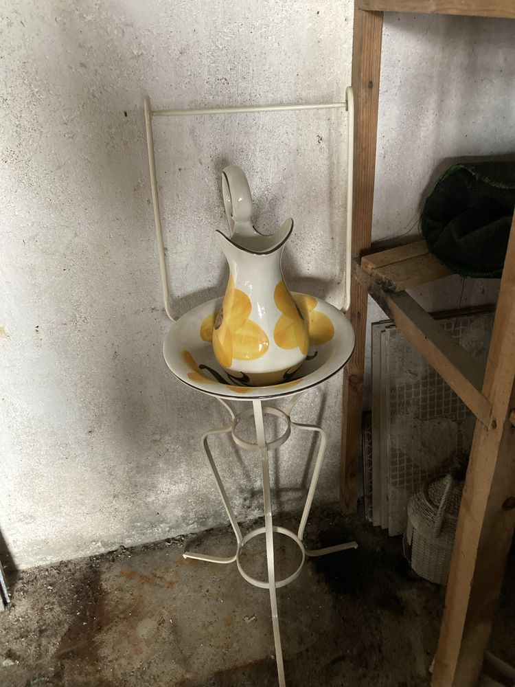 Lavatorio em ferro c/ bacia e jarro